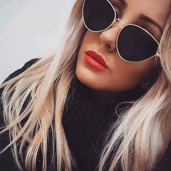 Classic Chic Sun Glasses